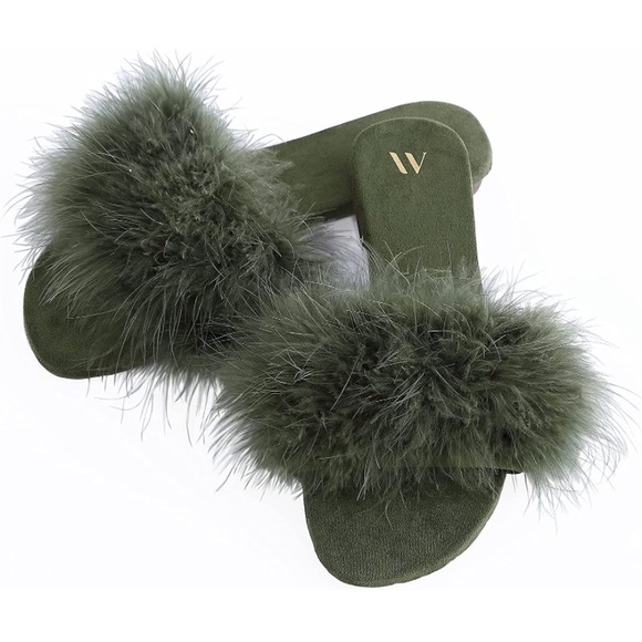 NIB Emerald green feather slides - Picture 1 of 5